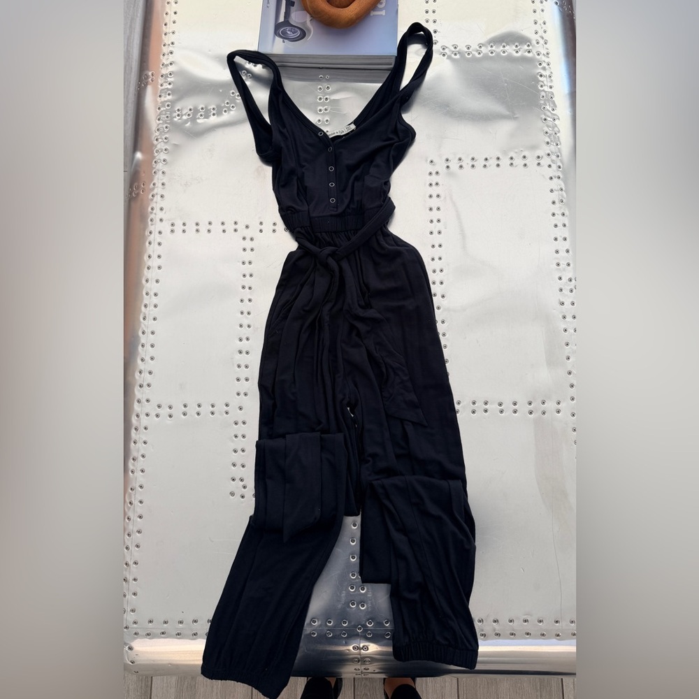Abercrombie & Fitch Black Sleeveless Button-Front Maxi Dress with Tie Waist
